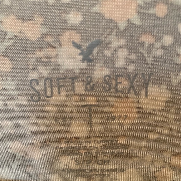 American Eagle Top - Picture 2 of 2